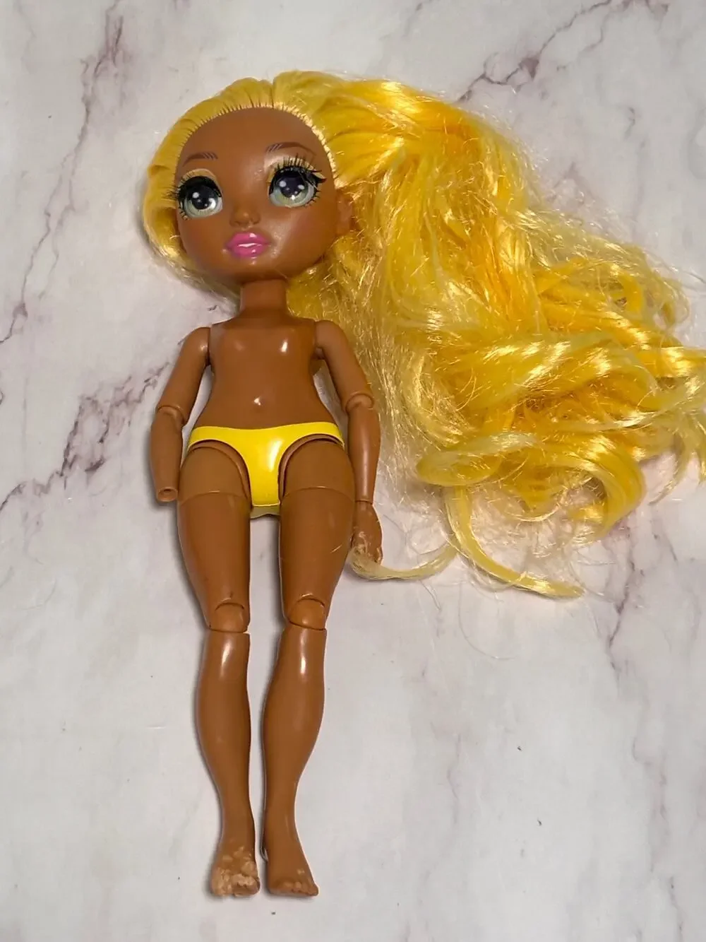 Rainbow High Sunny Madison Doll Long Yellow Hair Articulated Joints 2019 MGA